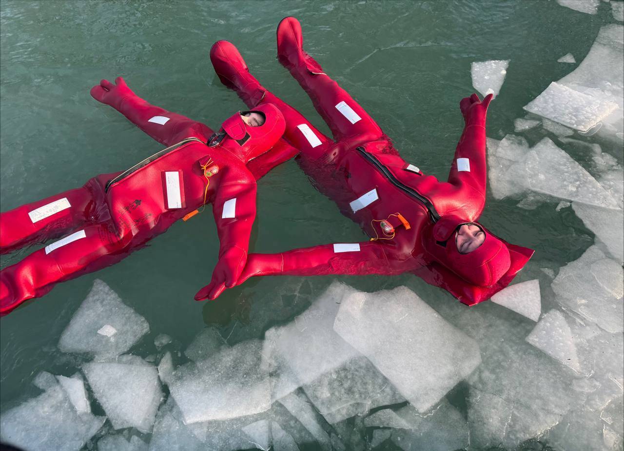 Как айсберг в океане: казанцы успокаивают нервы плаванием во льдах