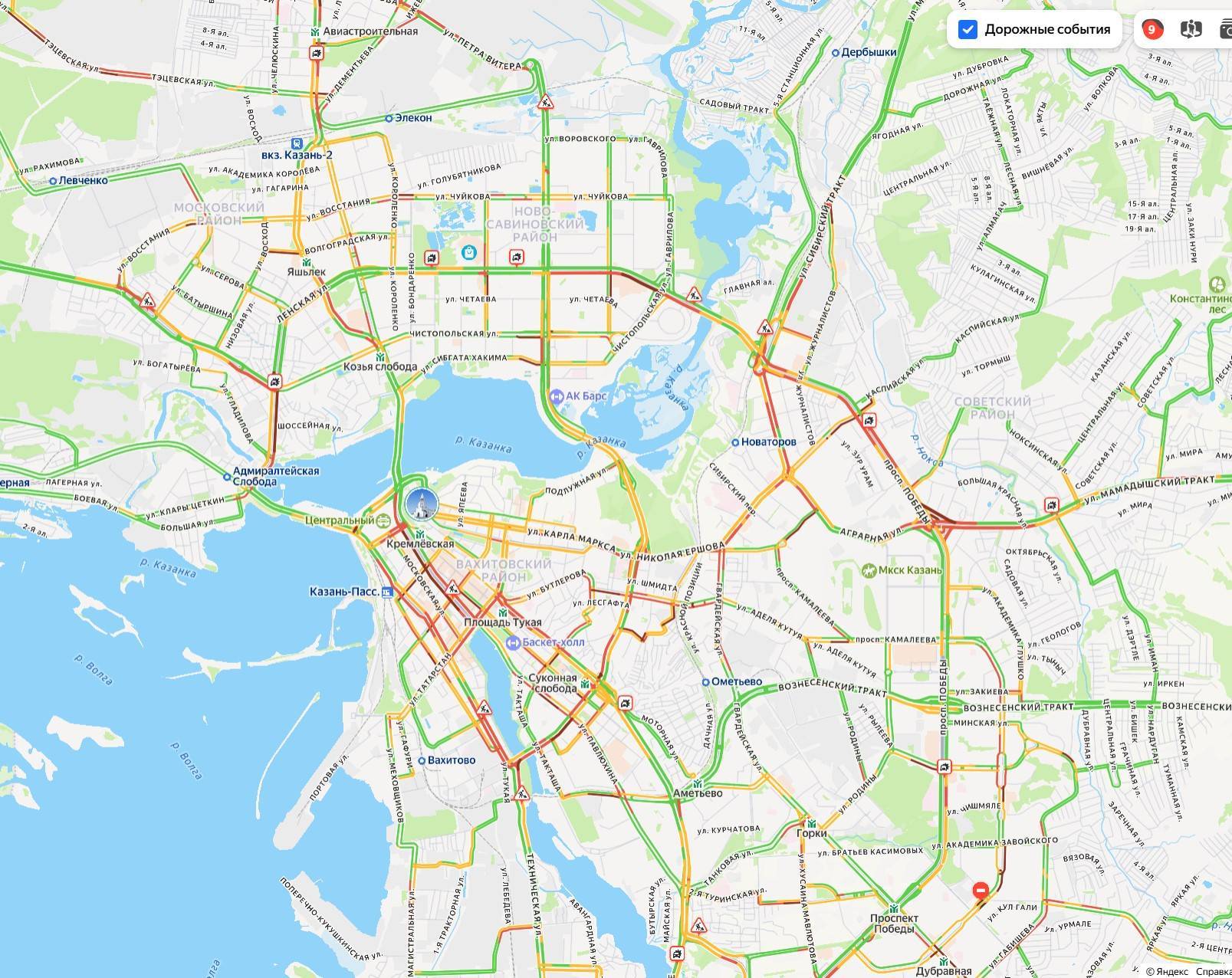 Казань встала в 9-балльных пробках