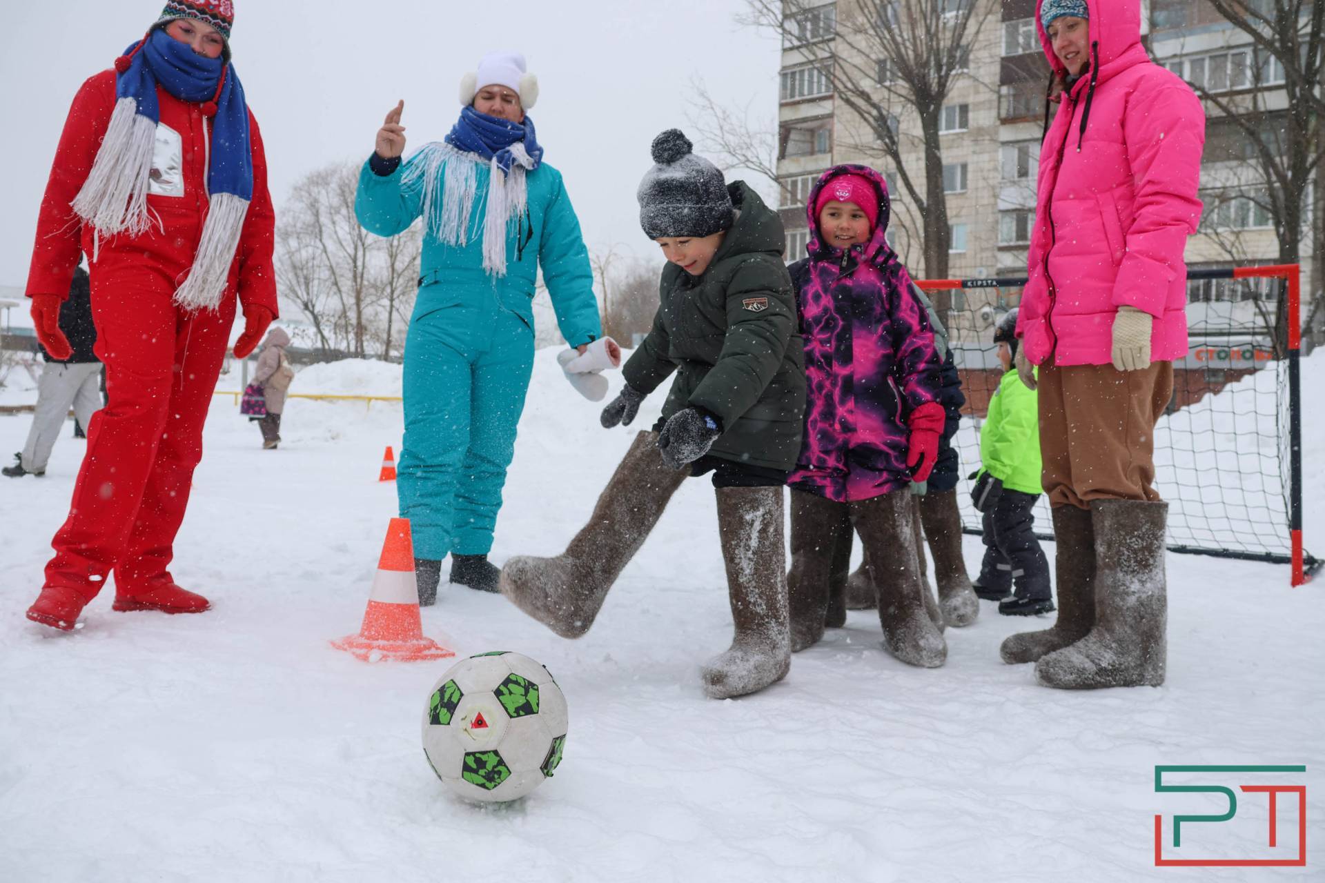 Семейная квест‑игра прошла на бульваре улицы Серова