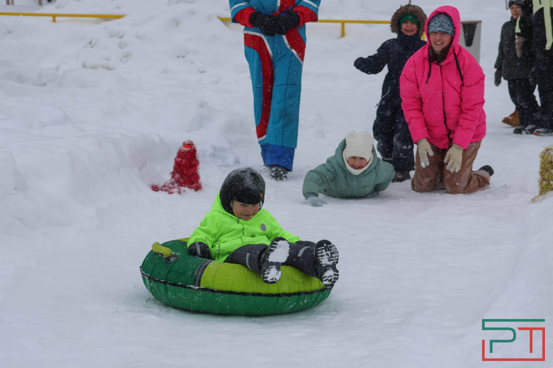 Семейная квест‑игра прошла на бульваре улицы Серова
