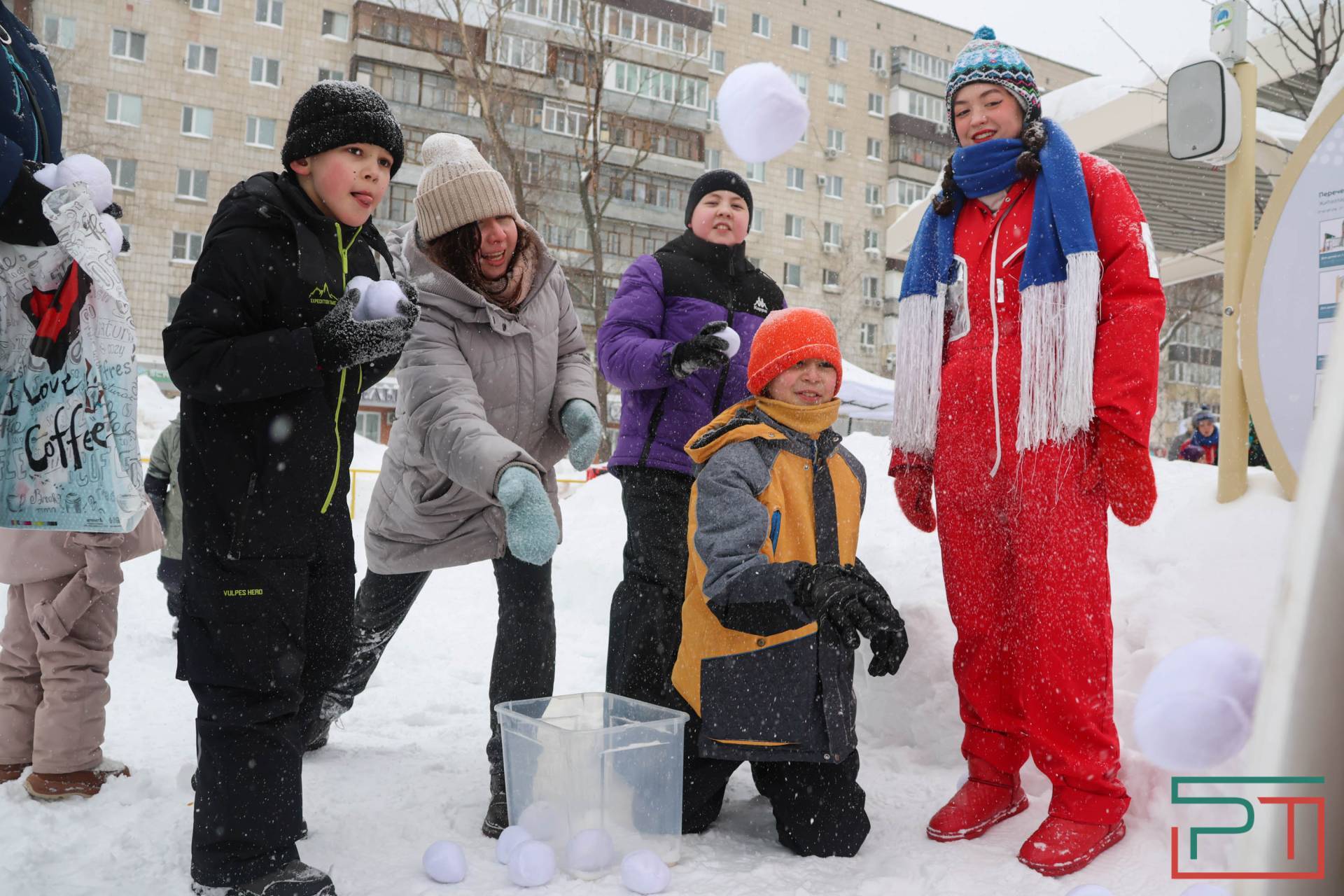 Семейная квест‑игра прошла на бульваре улицы Серова