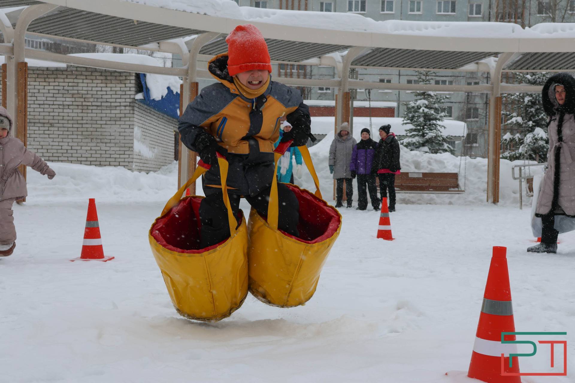Семейная квест‑игра прошла на бульваре улицы Серова