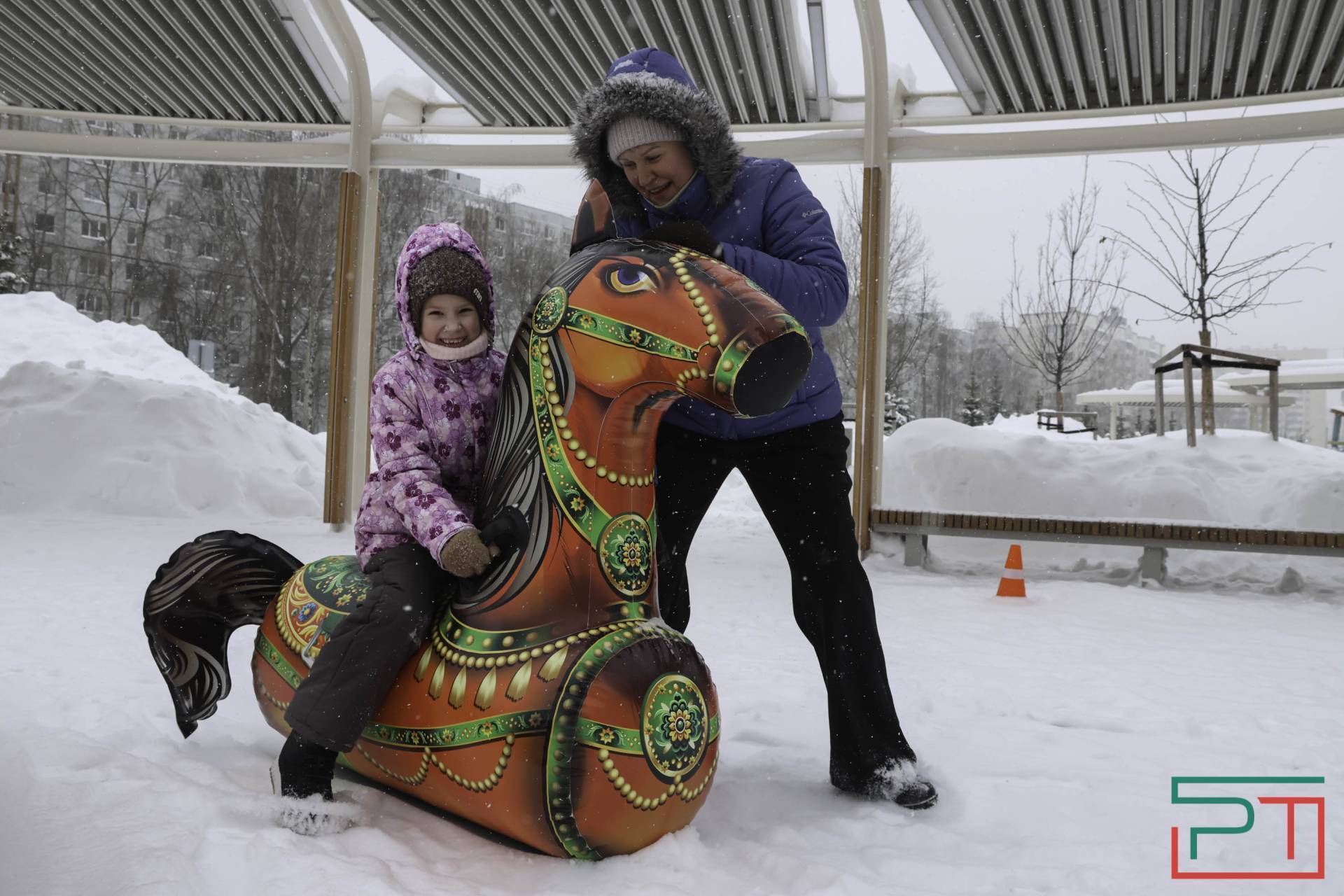Футбол в валенках и снежкометание: в Казани прошел семейный квест на жестовом языке