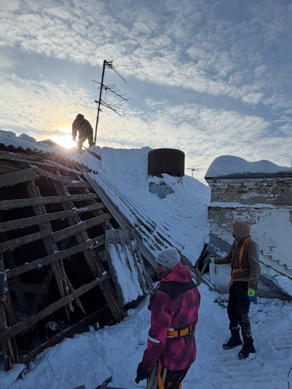 В Казани обрушилась крыша над двумя подъездами в хрущевке на Беломорской