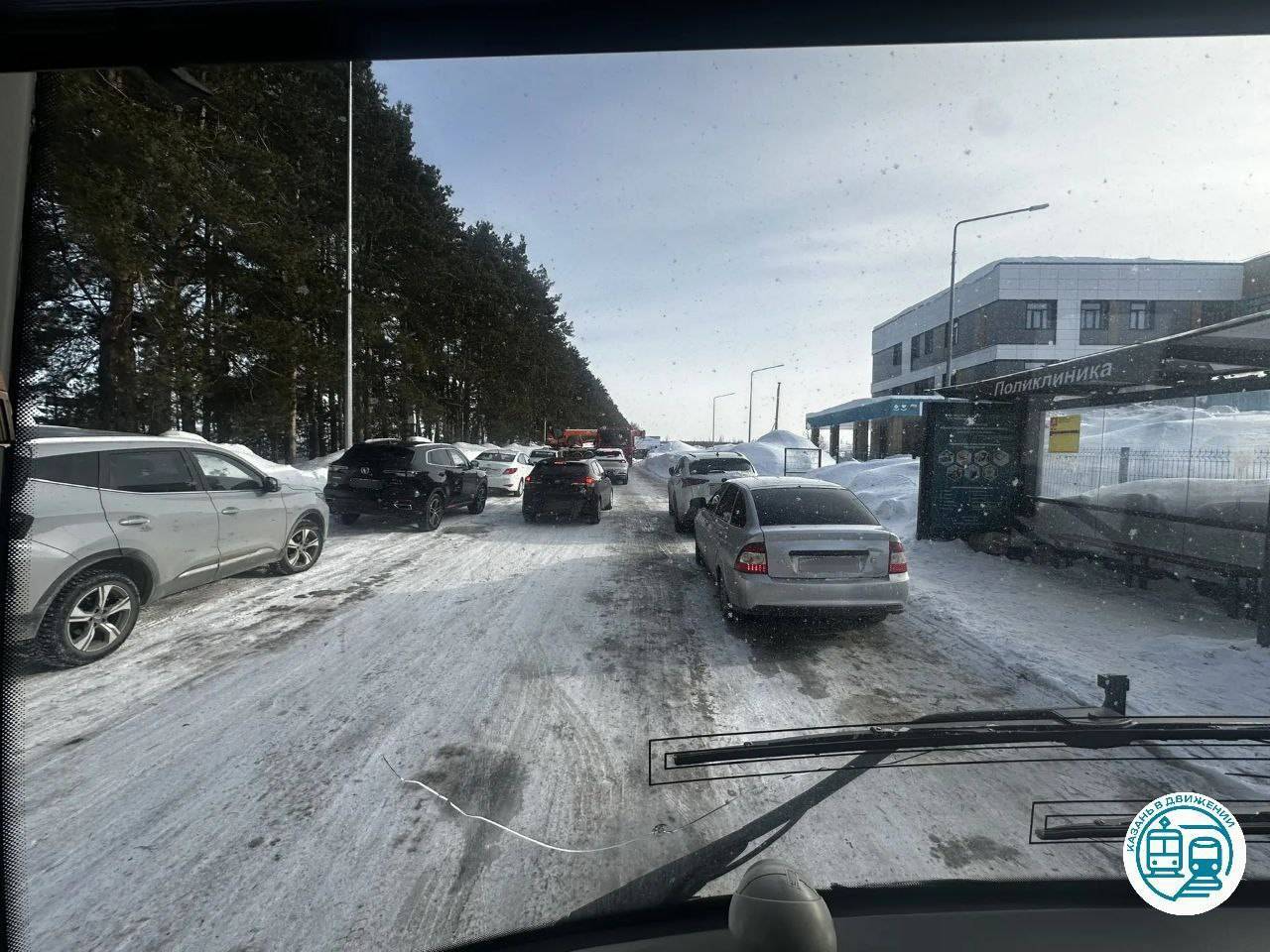 Из-за припаркованных машин изменен маршрут автобуса №36 в Казани