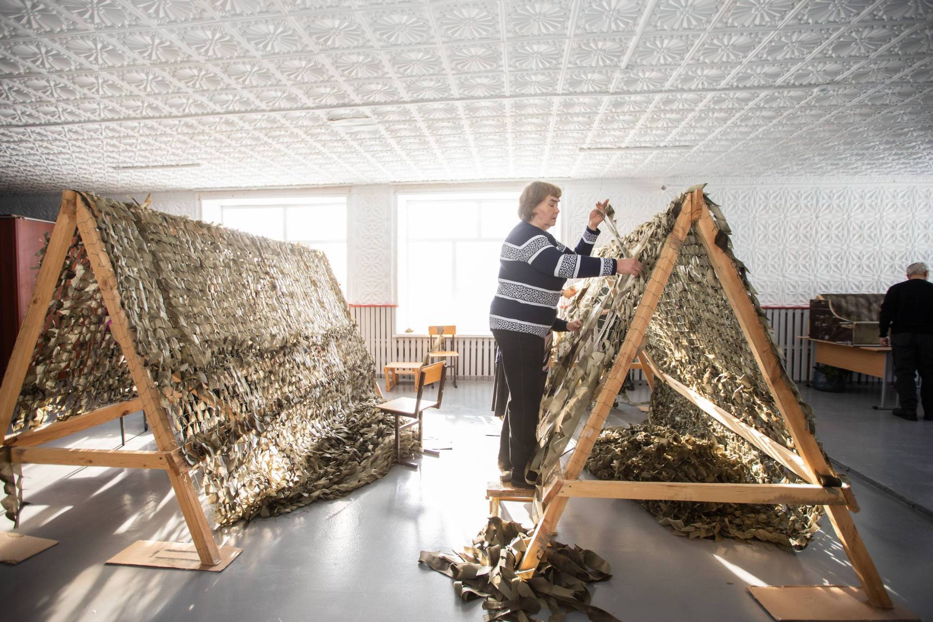 Жители нижнекамского села сплели более 700 масксетей для бойцов СВО