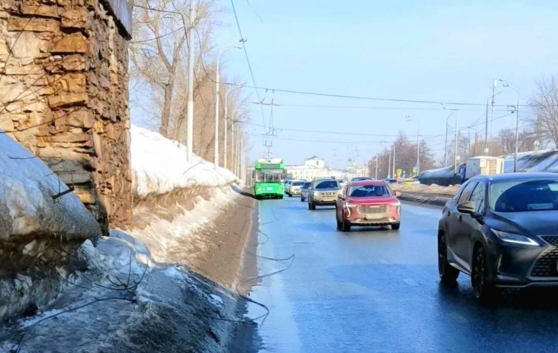 В Казани троллейбусы №13 временно встали из-за повреждения контактной сети