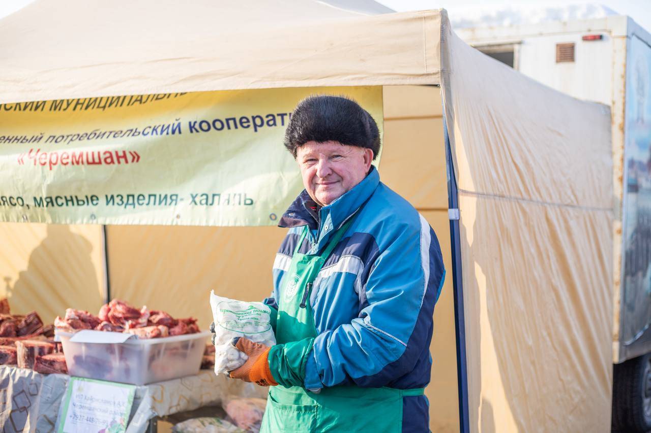 Мэр Нижнекамска купил для семьи фермерские продукты на первой сельхозярмарке весны