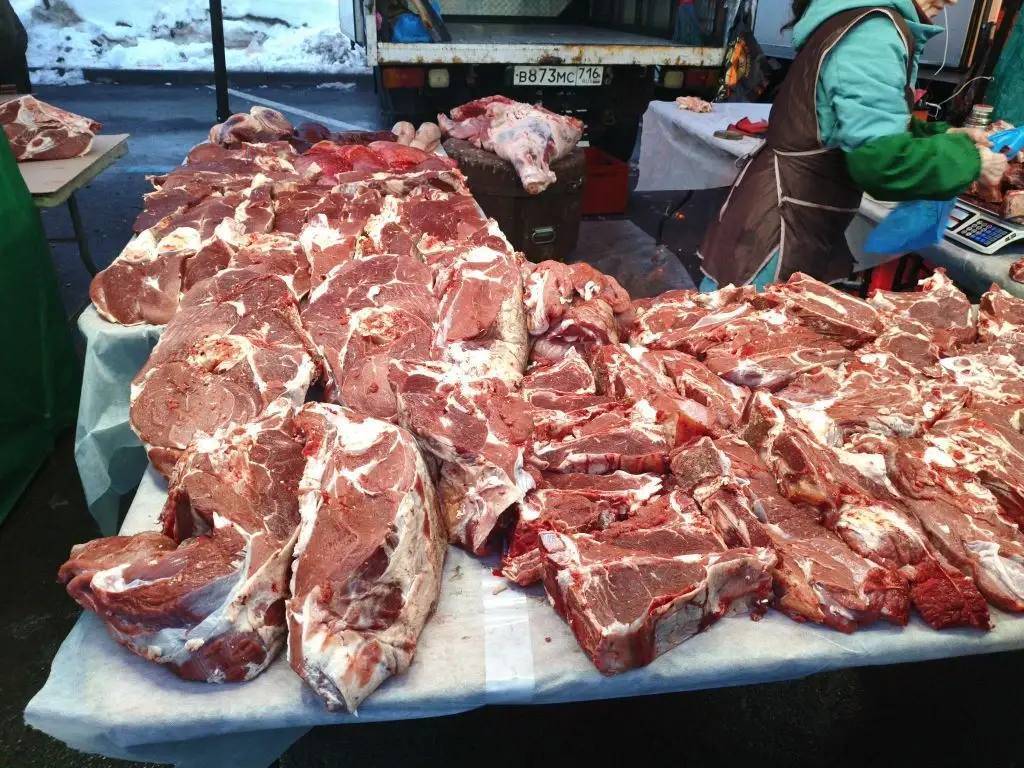 Высокогорские фермеры привезли мед, картофель и молоко на ярмарку в Казань