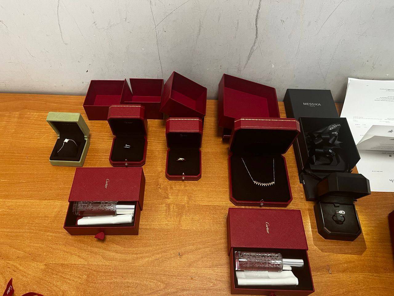 Двух челнинцев задержали за попытку ввоза золота из Дубая на 1,1 млн рублей