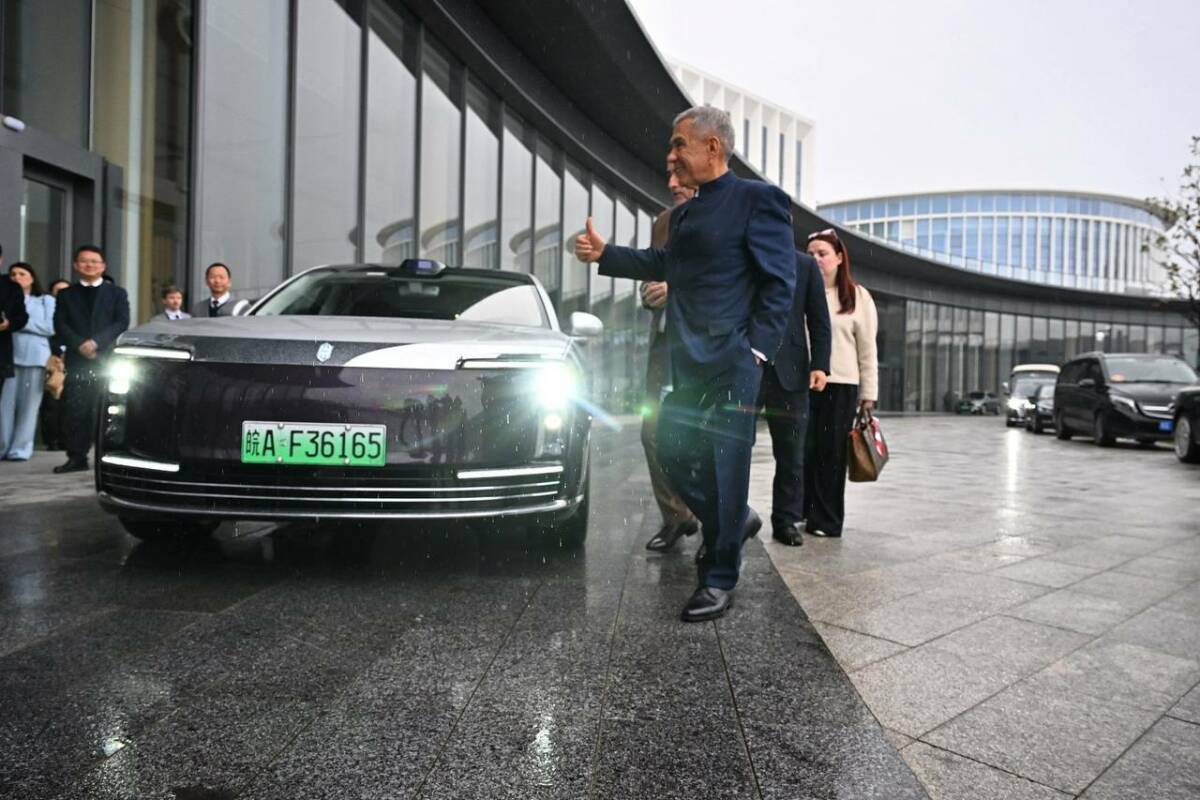 Рустам Минниханов посетил автомобильное производство JAC в Китае