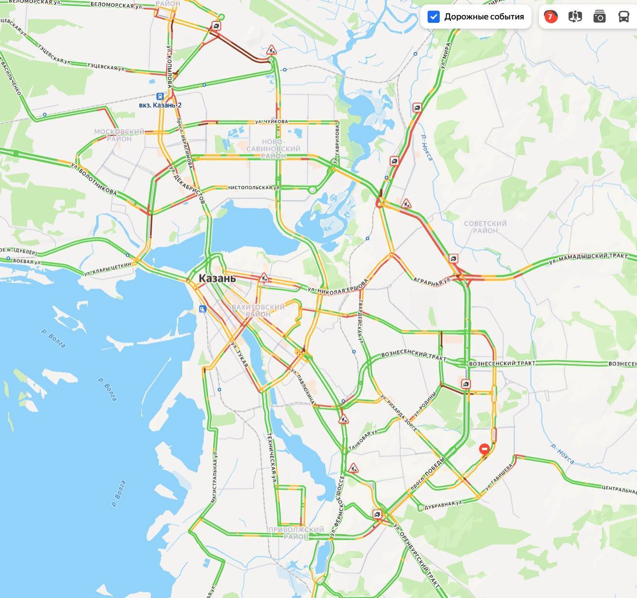 Казань встала в 7-балльных пробках