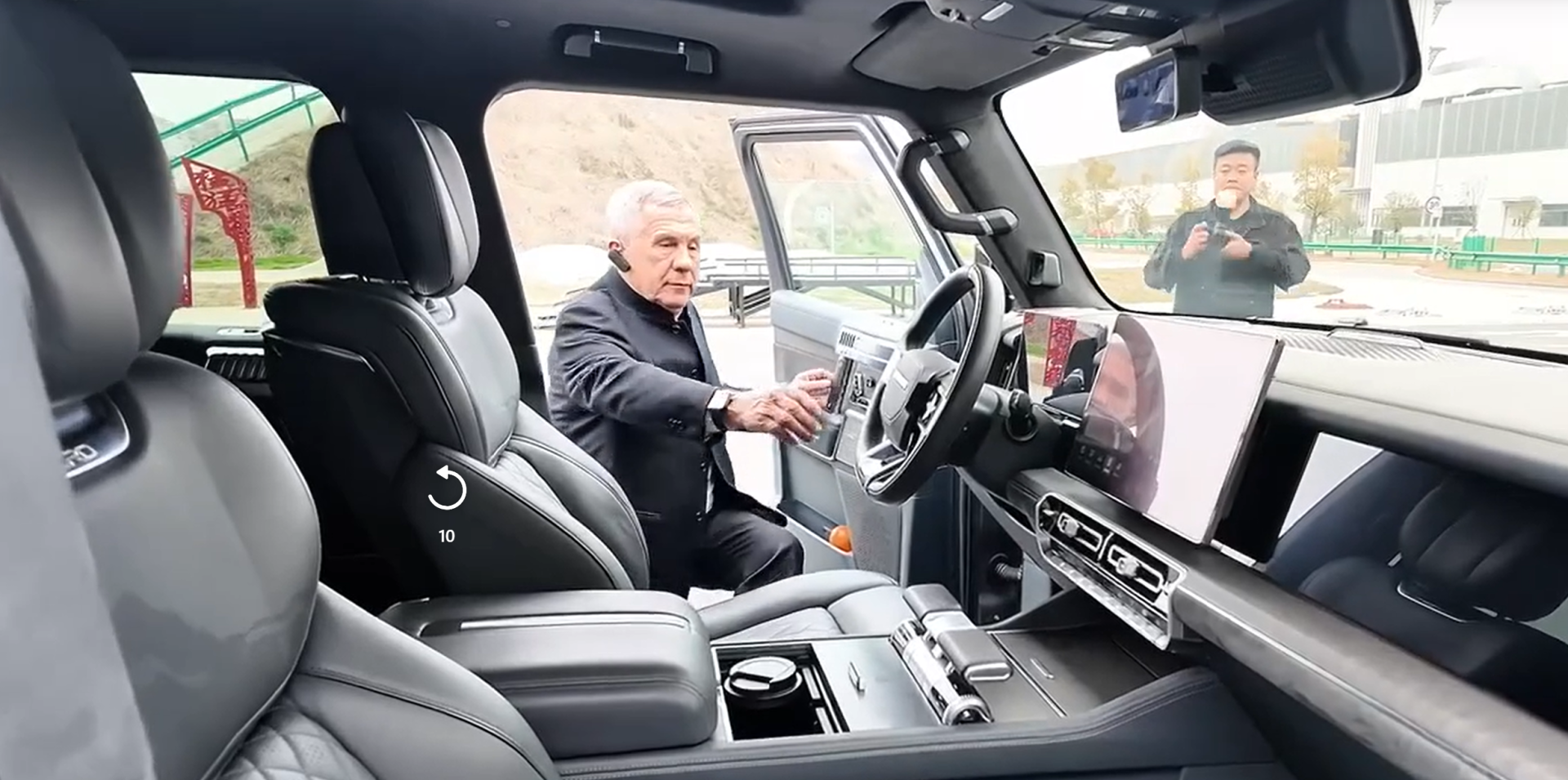 Рустам Минниханов в Китае протестировал новый внедорожник M-Hero – видео