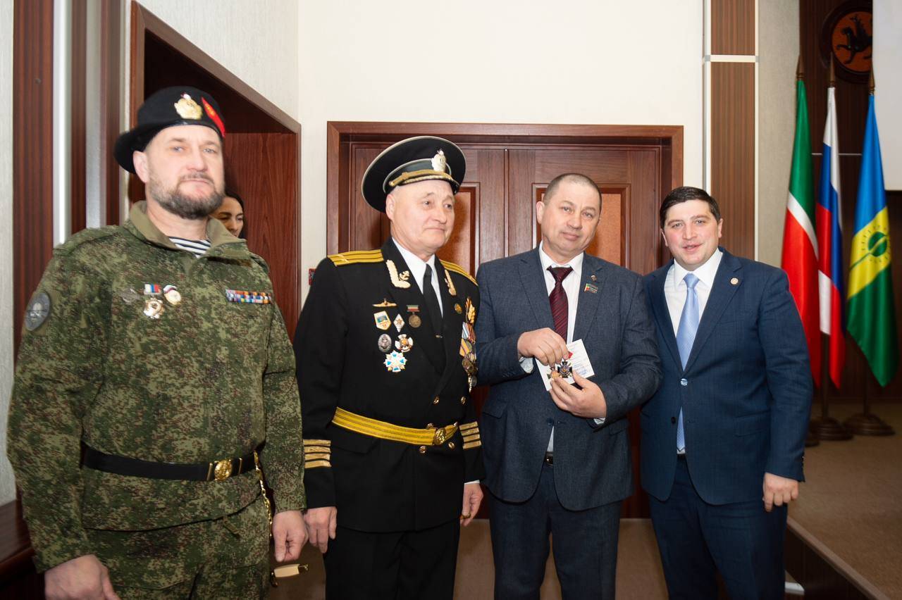 В Нижнекамске наградили волонтеров, помогающих бойцам СВО