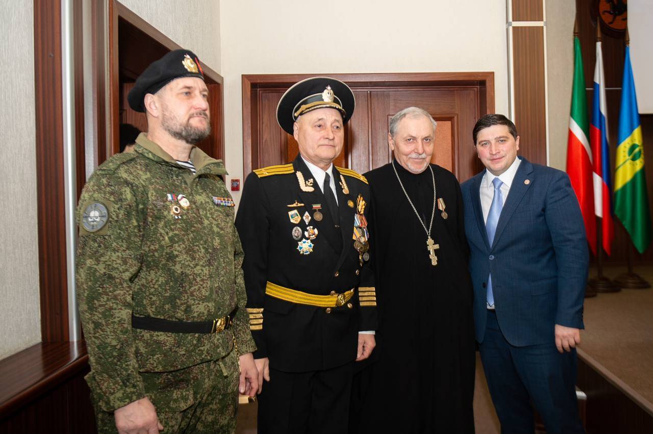 В Нижнекамске наградили волонтеров, помогающих бойцам СВО