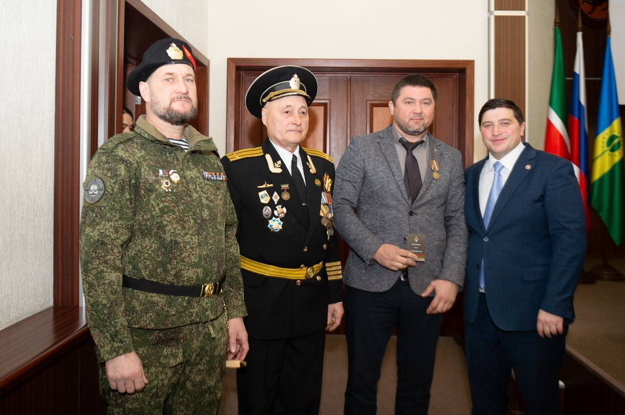 В Нижнекамске наградили волонтеров, помогающих бойцам СВО