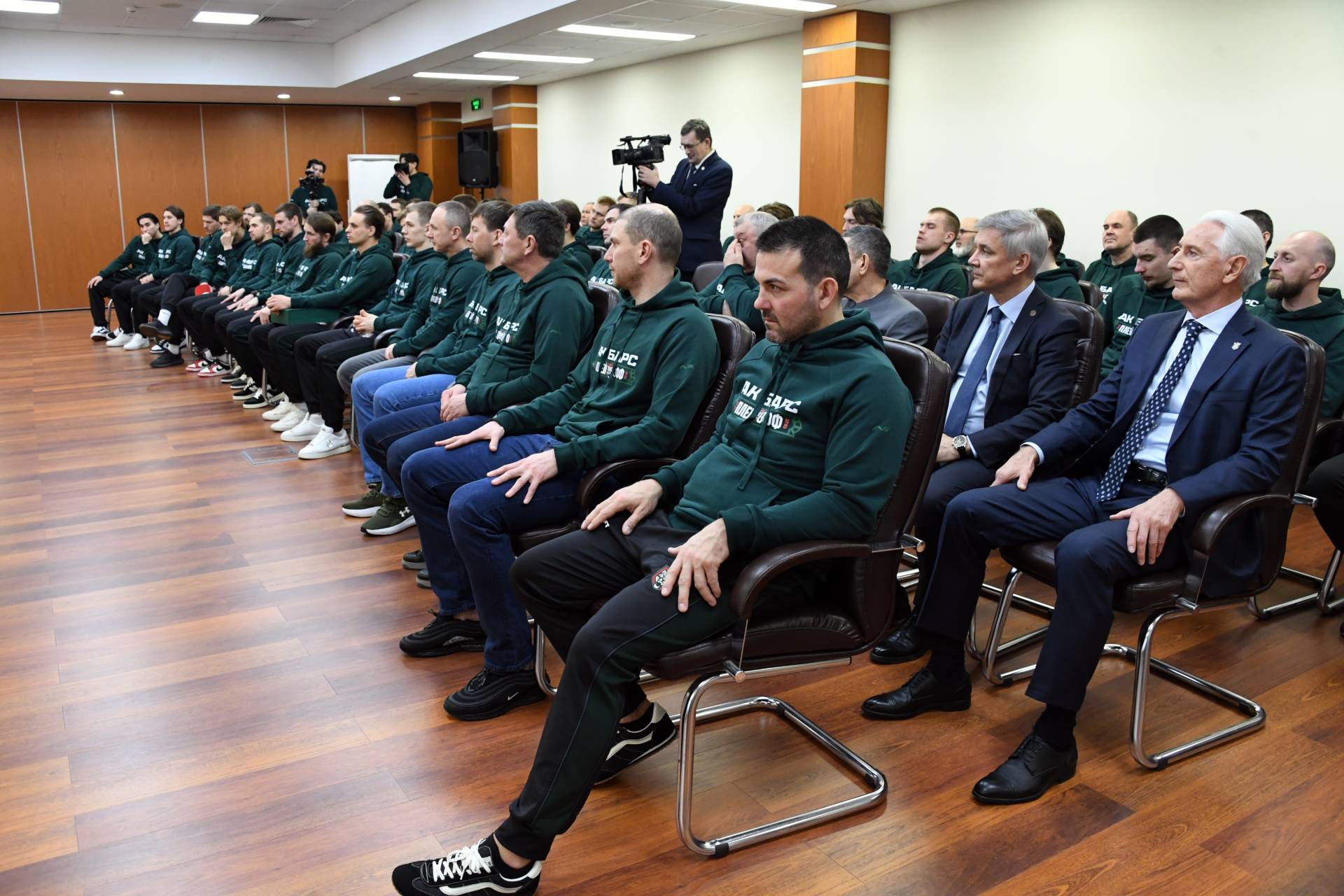 Минниханов традиционно встретился с хоккеистами «Ак Барса» перед стартом плей-офф