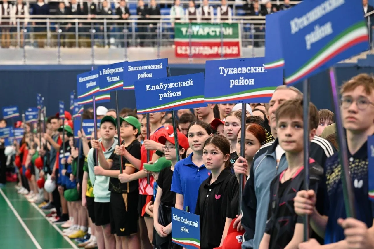 Минниханов дал старт Международным соревнованиям по настольному теннису в Сабинском районе