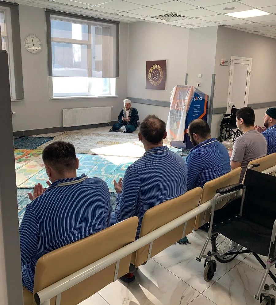 Более 30 пациентов Военного госпиталя в Казани совершили гает-намаз