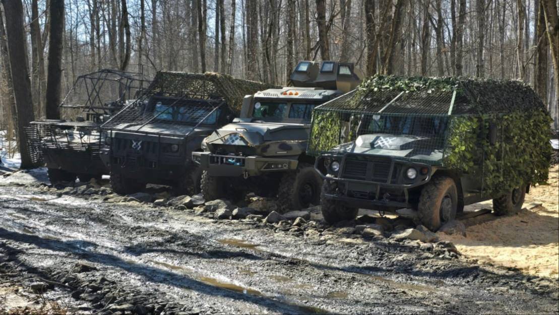 Делегация из Татарстана передала транспорт и стройматериалы бойцам СВО