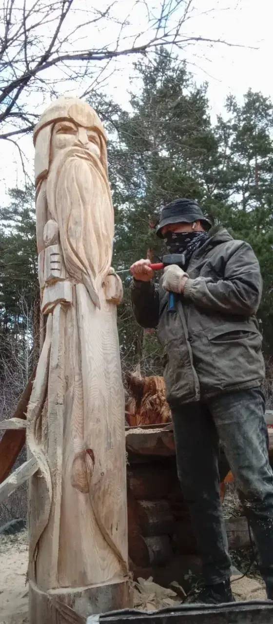 25 деревянных скульптур воинов украсили древнее городище в Татарстане