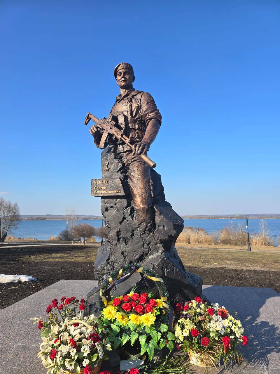 Делегация из Татарстана передала транспорт и стройматериалы бойцам СВО