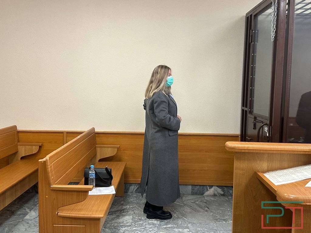 Сотрудница ГАИ в Казани за взятку помогла приезжему из Таджикистана получить российские права