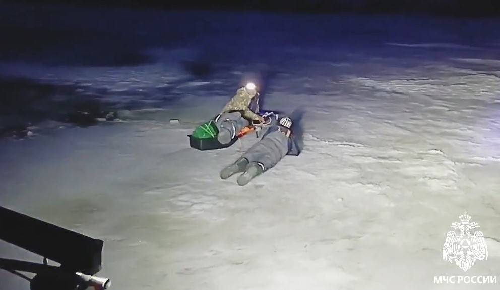 ‎В Татарстане на реке Волге спасли четырех рыбаков на тонком льду