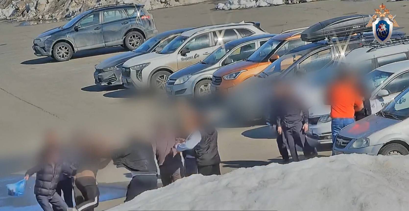 В Казани арестовали трех мигрантов-таксистов, которые устроили драку в аэропорту