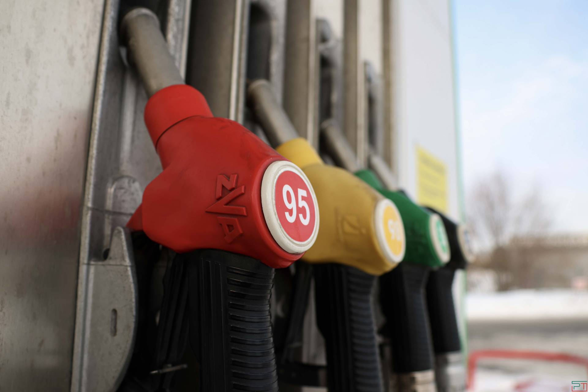 Россия планирует с 1 апреля ввести запрет на экспорт бензина для производителей