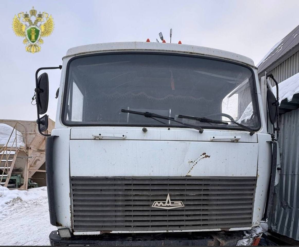 В Альметьевске рабочего насмерть зажало грузовиком - прокуратура проводит проверку