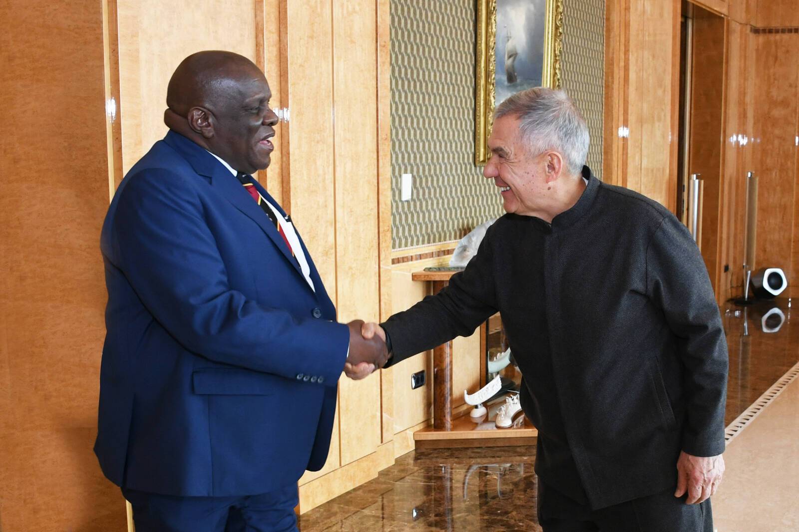 Минниханов встретился с послом Уганды в России