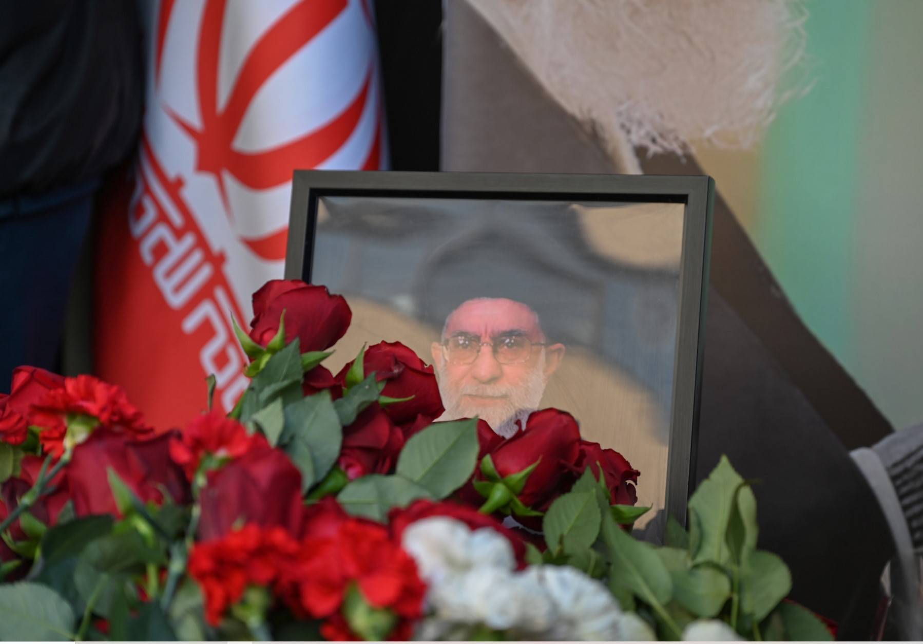 Депутаты Госсовета оставили запись в книге соболезнований Генконсульства Ирана в Казани