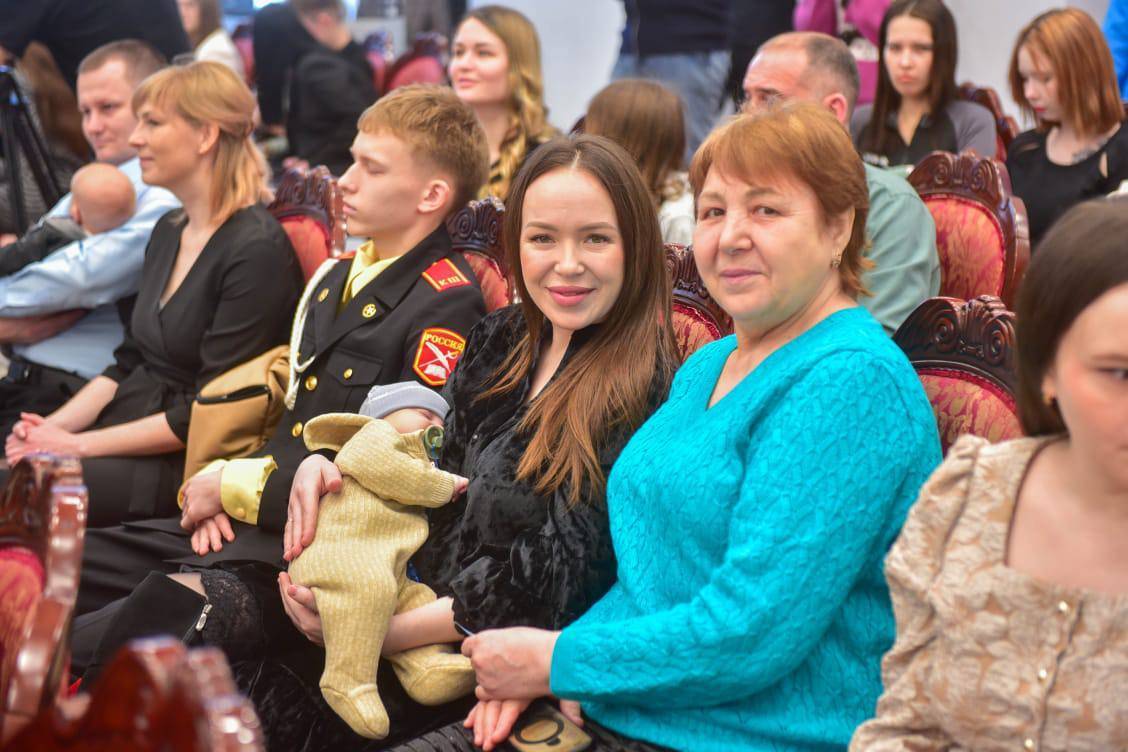 22 семьям из Челнов вручили сертификаты на маткапитал в преддверии 8 Марта