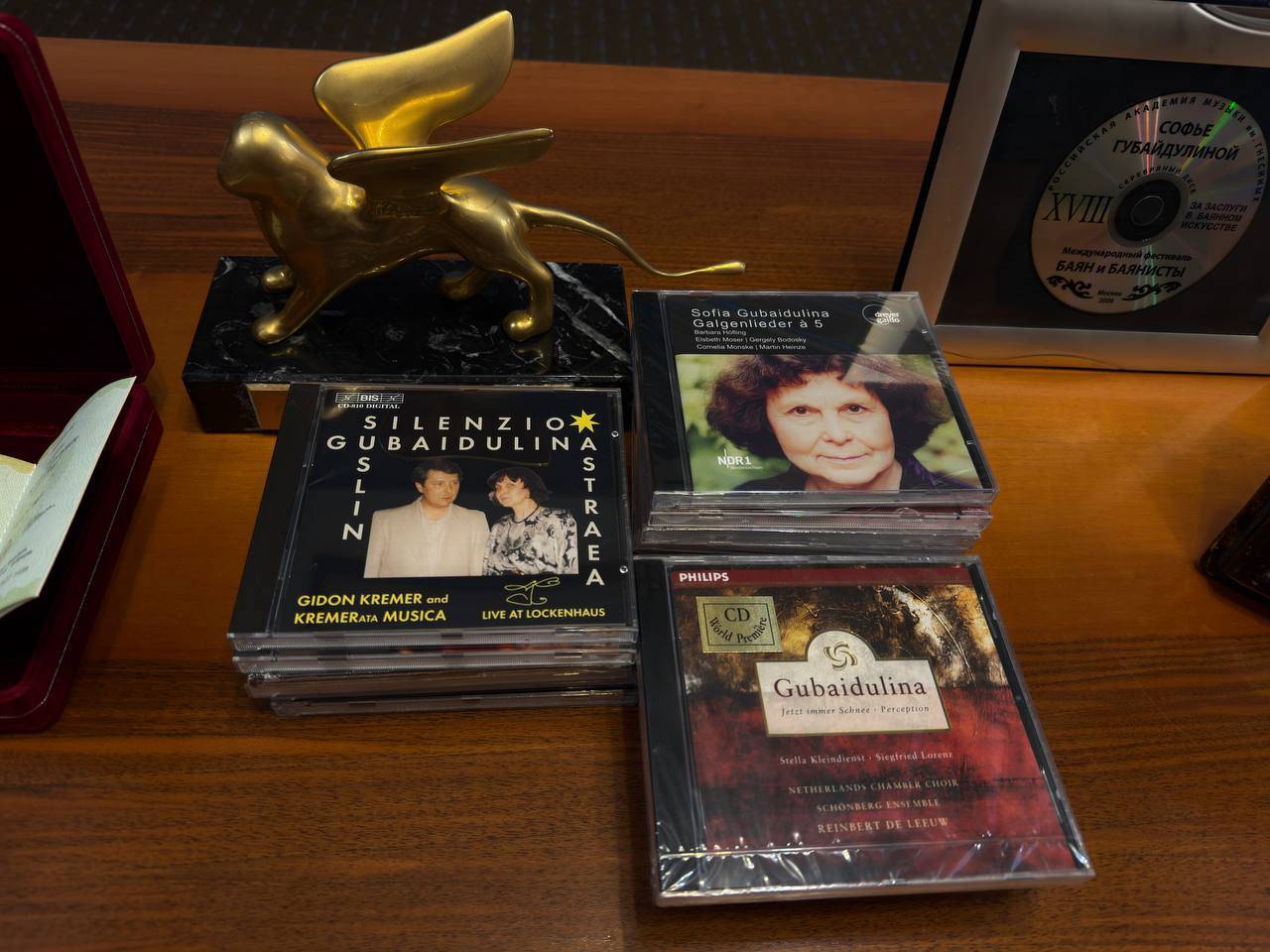 «Золотой лев», бусы и портрет отца: из Германии в Казань доставлены вещи Софии Губайдулиной