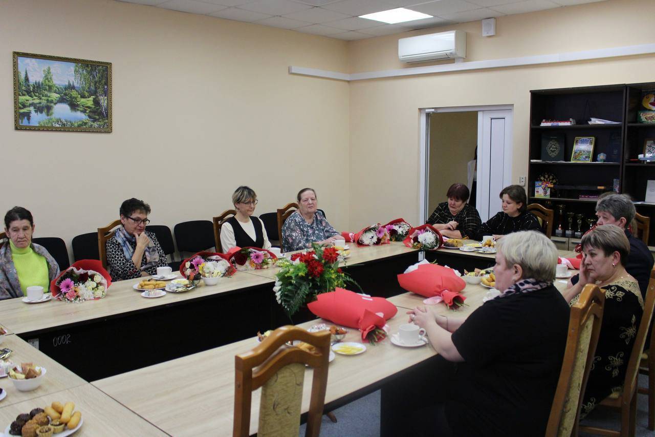 Глава Новошешминского района вручил награды жене и маме бойцов СВО