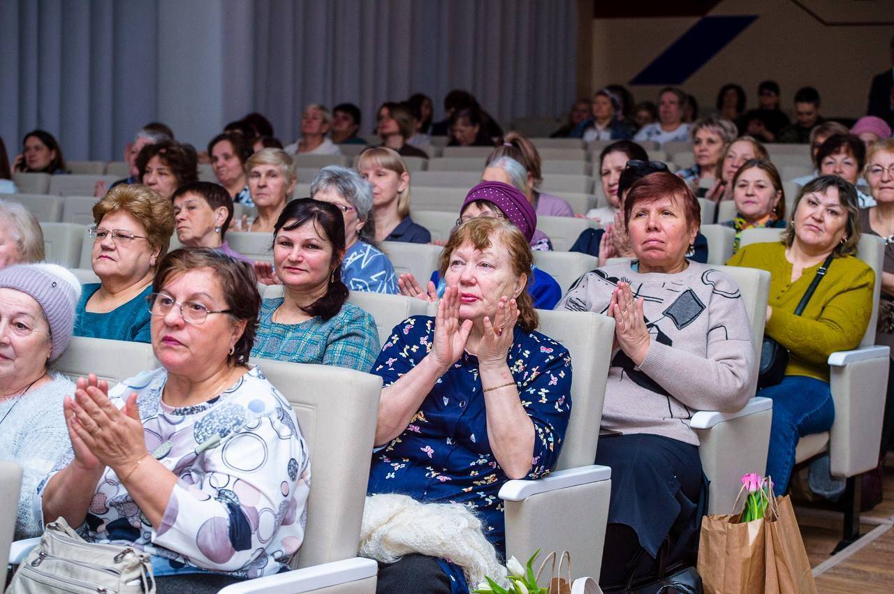 В Нижнекамске провели встречу и концерт для жен и матерей бойцов СВО