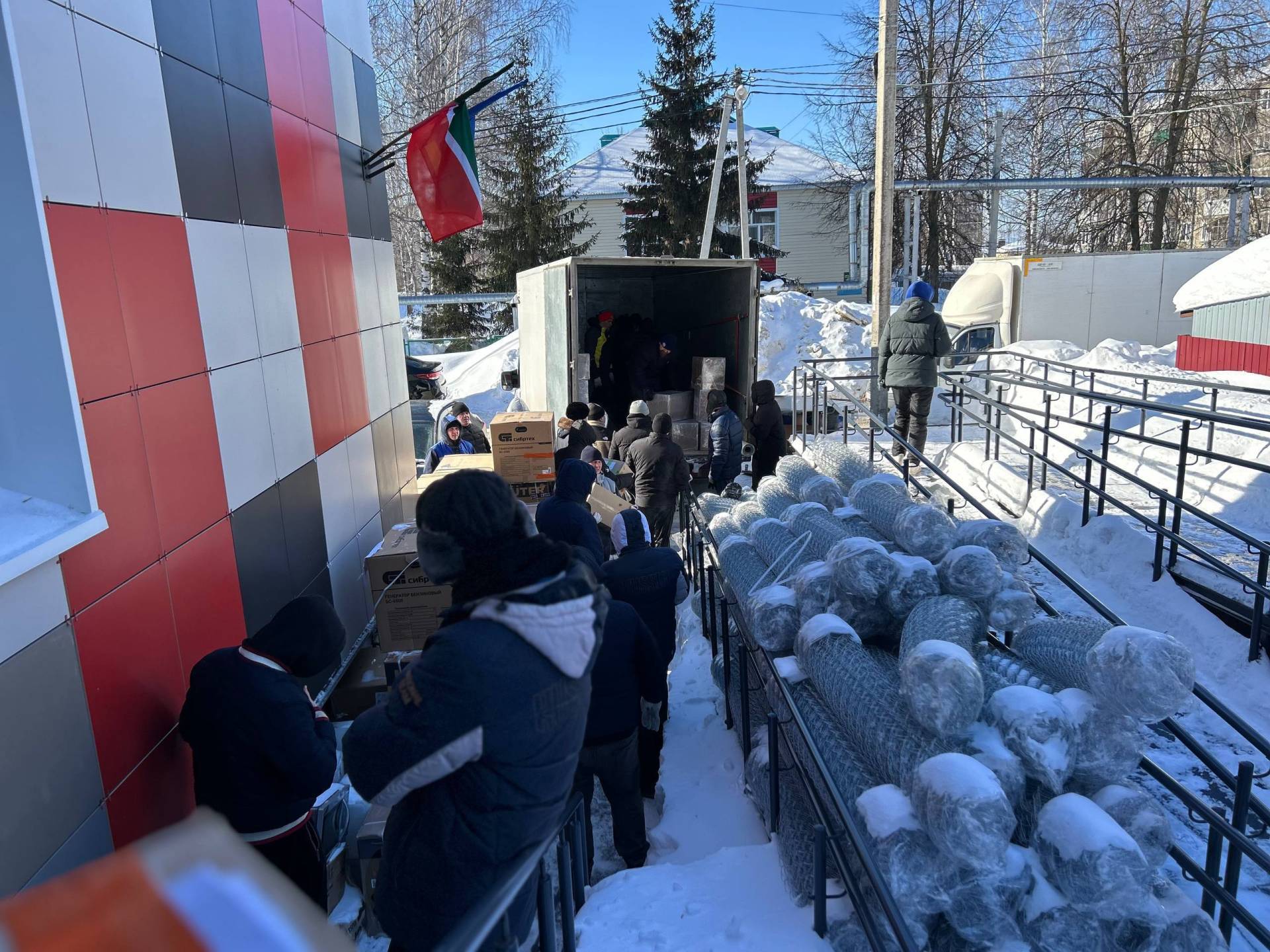 Высокогорцы отправили три автомобиля с гуманитарным грузом в зону СВО