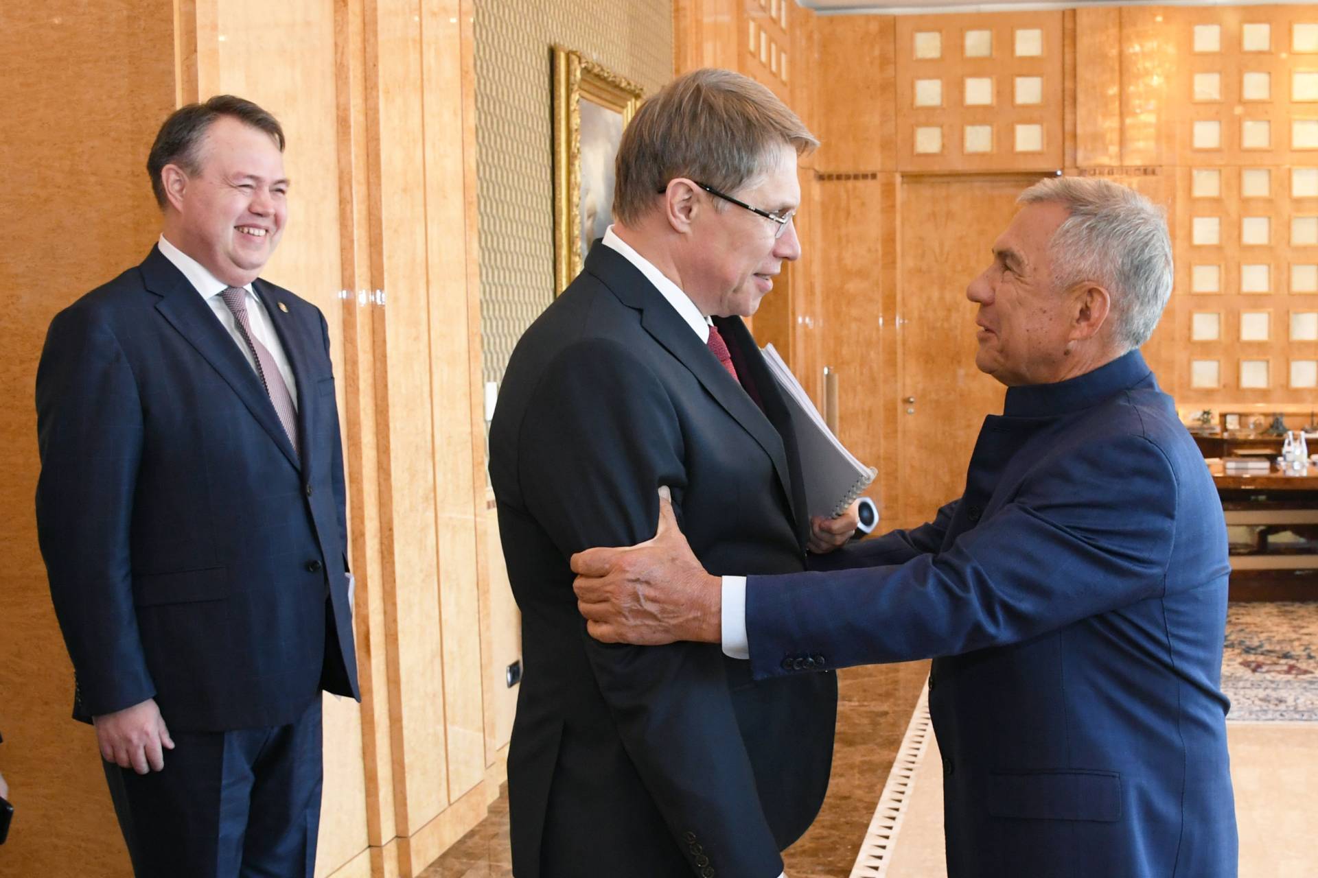 Минниханов и Мурашко обсудили оказание помощи пострадавшим на «Нижнекамскнефтехиме»