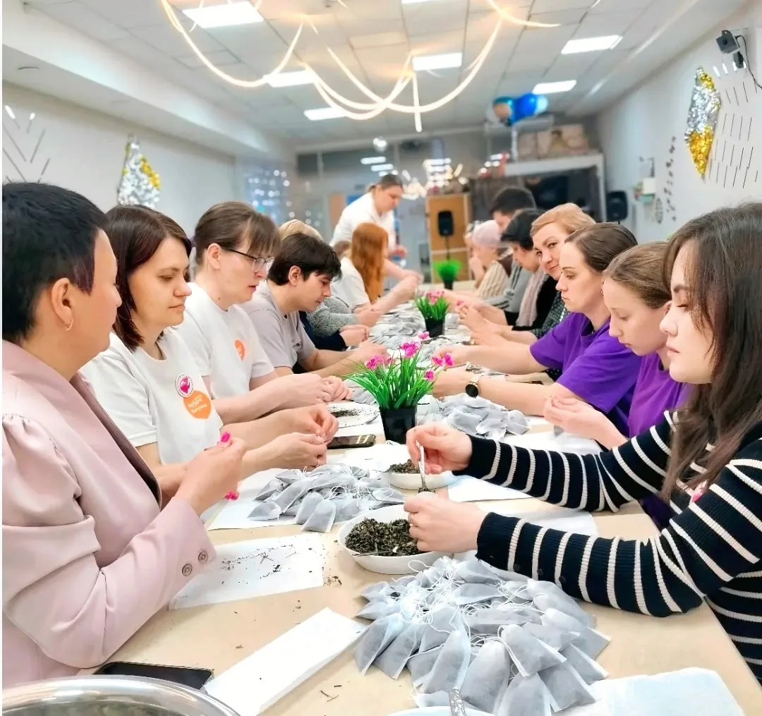 Бугульминцы изготовили травяной чай для бойцов СВО