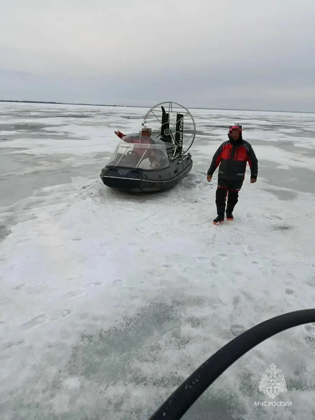 Двух братьев-рыбаков на заглохшей аэролодке спасли на Каме в Татарстане