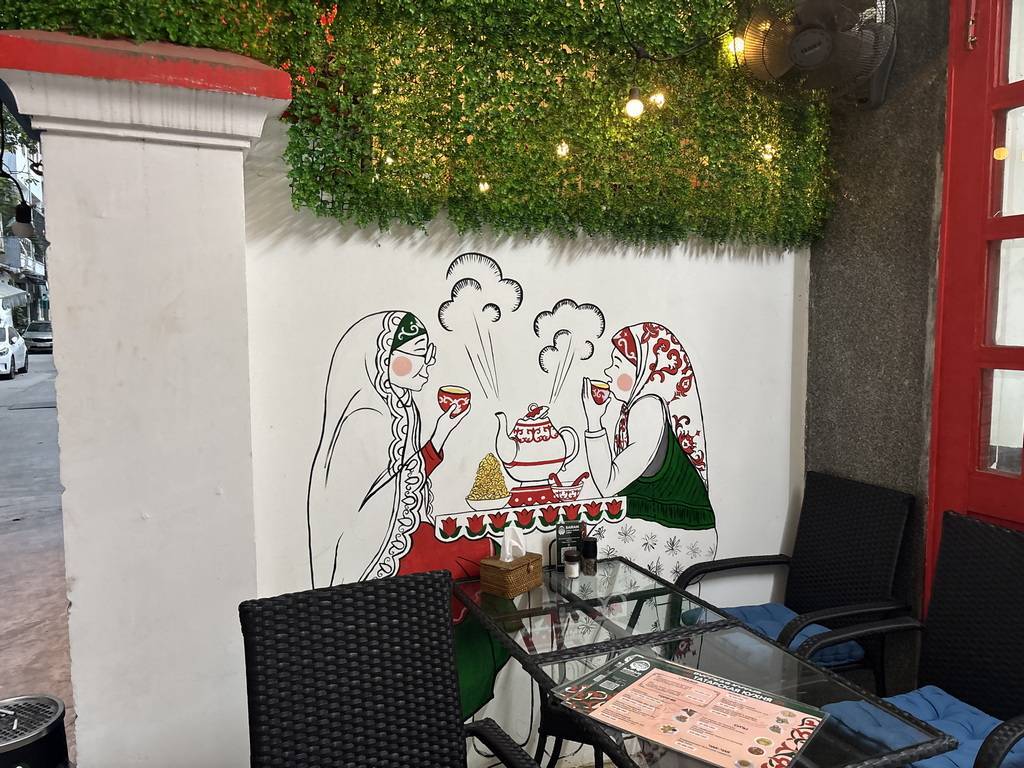 Заходите к нам на кыстыбый: на самом популярном вьетнамском курорте открылось татарское кафе