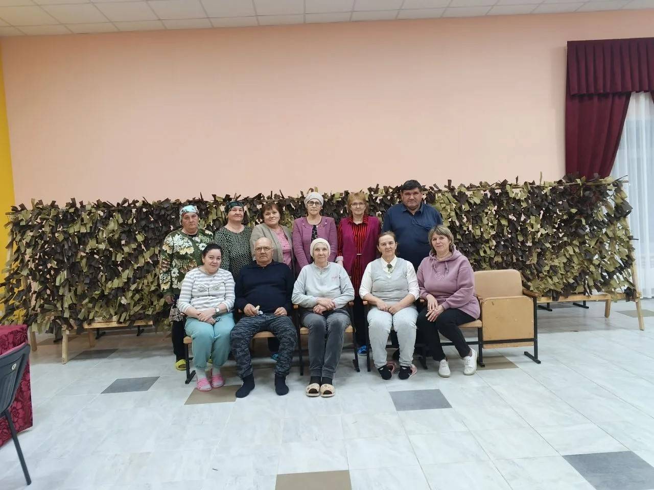 Жители села из Алькеевского района сплели 18-ю маскировочную сеть для бойцов СВО