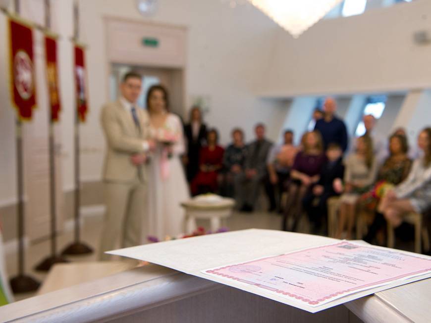 Распишемся – и всё: молодежь в Татарстане отказывается от пышных свадеб