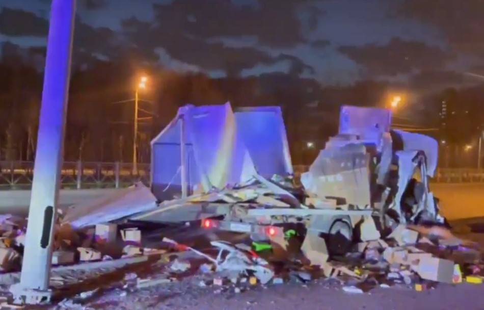 Водитель «Газели» уснул за рулем и врезался в столб на Краснококшайской в Казани