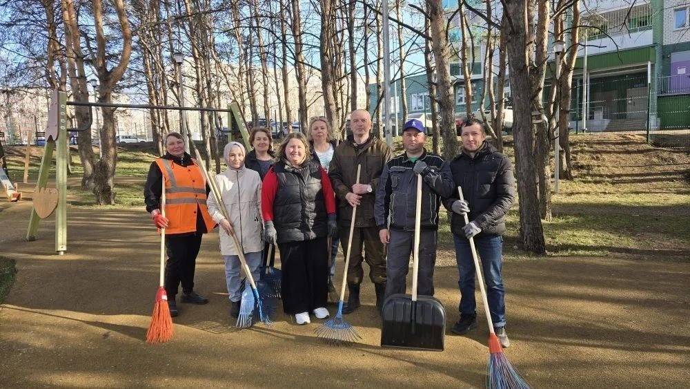 Общегородской субботник в Челнах объединил около 3 тыс. человек