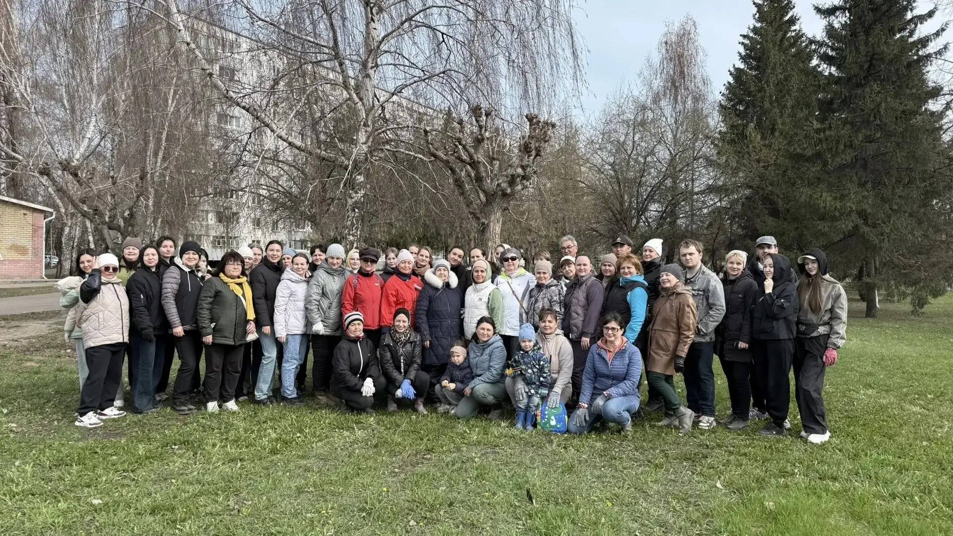 Общегородской субботник в Челнах объединил около 3 тыс. человек