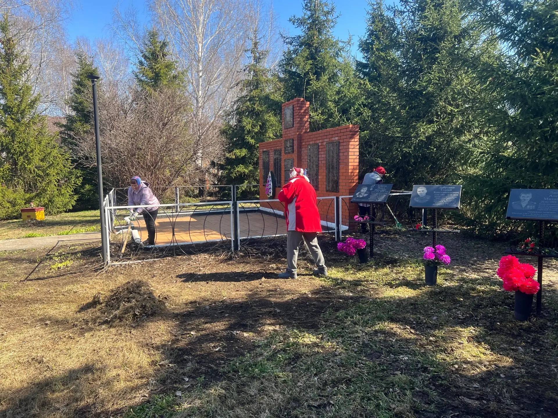 Общегородской субботник в Челнах объединил около 3 тыс. человек