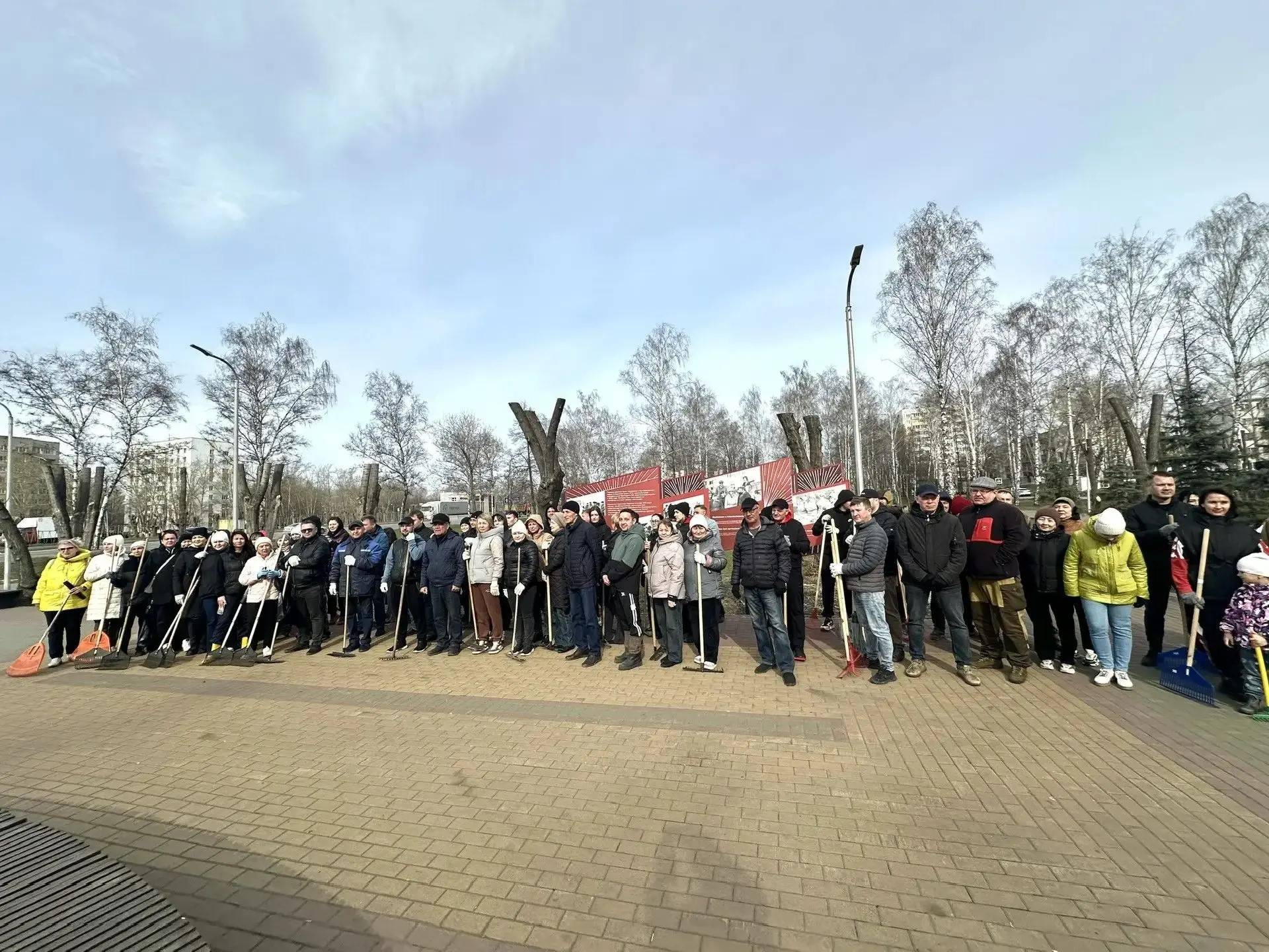 Общегородской субботник в Челнах объединил около 3 тыс. человек