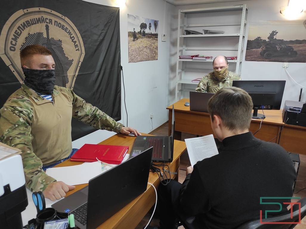 Из Казани отправилась очередная группа подписавших контракт в Африканский корпус